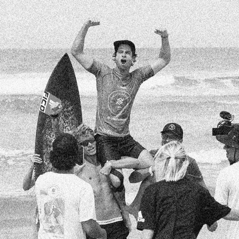 Atleta da Snapy Surfboards, Matheus Navarro conquista o QS em Torres (RS)